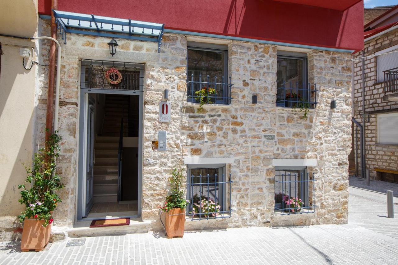 Οniro Comfort Living Ioannina Bagian luar foto